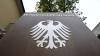 Ein Hinweisschild mit Bundesadler und der Aufschrift Bundesgerichtshof.