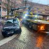Ups, zu früh abgebogen! Autofahrer fährt in Karlsruhe die Treppen hinab