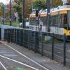 Straßenbahn und Bus.