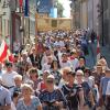 Die Fronleichnamsprozession durch die Altstadt von Gerolzhofen war gut besucht.