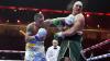 Die Boxwelt fiebert auf den Rückkampf zwischen Tyson Fury (r)  und Oleksandr Usyk hin