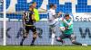 Luc Castaignos von 1. FC Magdeburg scheitert in der letzten Spielminute an Karlsruhes Torwart Patrick Drewes.