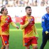 Karlsruhes Sebastian Jung (l-r), Karlsruhes Jerôme Gondorf, Karlsruhes Marco Thiede stellen sich nach dem Spiel den Fans.