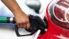 Eine Frau tankt in einer Tankstelle des Bundesverbands Freier Tankstellen und Unabhängiger Deutscher Mineralölhändler (BFT). Eine Frau tankt in einer Tankstelle des Bundesverbands Freier Tankstellen und Unabhängiger Deutscher Mineralölhändler (BFT).