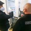 Unbekannte beschädigen Corona-Teststation in Karlsruhe