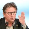 Manfred Lucha (Bündnis 90/Die Grünen) spricht.
