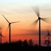 Windräder drehen sich in Sachsen-Anhalt. Wie geht es weiter mit alten Windkraftanlagen, die bald aus der Förderung fallen? Ein runder Tisch will beraten. Windräder drehen sich in Sachsen-Anhalt. Wie geht es weiter mit alten Windkraftanlagen, die bald aus der Förderung fallen? Ein runder Tisch will beraten.