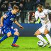 Zweikampf zwischen Marco Thiede (KSC 21) und Dimitrij Nazarov (Erzgebirge Aue 10) am Ball. Zweikampf zwischen Marco Thiede (KSC 21) und Dimitrij Nazarov (Erzgebirge Aue 10) am Ball.