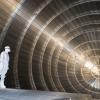 Im Inneren des Hauptspektrometertanks des Karlsruher Tritium Neutrino Experi-ments KATRIN, das am 11. Juni 2018 seinen Messbetrieb aufnimmt.