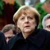 Bundeskanzlerin Angela Merkel (CDU) und Bundesinnenminister Thomas de Maiziere (CDU) besuchen den Ort des Anschlags. Foto: Maurizio Gambarini
