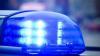 Ein Blaulicht leuchtet auf einem Polizeiauto. Foto: Patrick Pleul/ Archiv