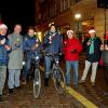 Nikolaus-Aktion der Stadt: Auch Georg Kahles und Mona Koffler wurden für vorbildliches Radeln mit Licht mit einem Schoko-Nikolaus belohnt