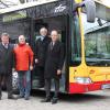 Interkommunale Kooperation: Über den Start der neu gestalteten Buslinien freuen sich (v.l.n.r.) Stupferichs Ortsvorsteher Alfons Gartner, Waldbronns Bürgermeister Franz Masino, Wettersbachs Ortsvorsteher Rainer Frank und Karlsbads Bürgermeister Jens Timm.