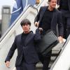 Bundestrainer Joachim Löw und Assistent Thomas Schneider betreten russischen Boden.