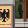 Ein Schild mit der Aufschrift «Bundesverfassungsgericht».