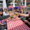 30. Karlsruher Brigandefeschd auf dem Friedrichsplatz: Kulinarisches Essen, Kinderschminken und viel Musik zum Jubiläum