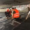 Maßarbeit: Der Terrazzo-Boden auf den Zwischenebenen erfordert exakte Vorarbeit wie hier unter dem Europaplatz.