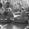 1988: Blick auf die Autoscooter-Anlage mit Fahrgästen in Boxautos. 1988: Blick auf die Autoscooter-Anlage mit Fahrgästen in Boxautos.