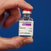 Eine Ampulle des Corona-Impfstoffs der Universität Oxford und des Pharmakonzerns Astrazeneca. Eine Ampulle des Corona-Impfstoffs der Universität Oxford und des Pharmakonzerns Astrazeneca.