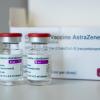 In einer Hausarztpraxis stehen Ampullen des Corona-Impfstoffs des Schwedisch-Britischen Herstellers AstraZeneca. In einer Hausarztpraxis stehen Ampullen des Corona-Impfstoffs des Schwedisch-Britischen Herstellers AstraZeneca.