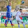Philipp Hofmann (KSC 33) mit einem Kopfball bei einer Torchance. Philipp Hofmann (KSC 33) mit einem Kopfball bei einer Torchance.