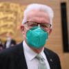 Winfried Kretschmann (Bündnis 90/Die Grünen) steht im Plenum vor der Wahl des Ministerpräsidenten.