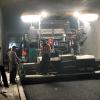 Läuft: Bis auf 100 Meter im Bereich Karlstor wurde in beiden Tunnelröhren die Asphaltfahrbahn eingebaut. Läuft: Bis auf 100 Meter im Bereich Karlstor wurde in beiden Tunnelröhren die Asphaltfahrbahn eingebaut.