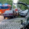 60.000 Euro Schaden: Mercedes Fahrer beschädigt Autos und Laternenmast in Rüppurr