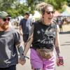 Zahlreiche Menschen besuchen am Samstag 21.06.25 bei sommerlichen Temperaturen das Umsonst & Drussen Festival an den Mainwiesen in Würzburg.