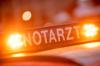 Ein Dachschild mit der Aufschrift "Notarzt" steht auf einem Einsatzwagen eines Notarztes. Ein Dachschild mit der Aufschrift "Notarzt" steht auf einem Einsatzwagen eines Notarztes.