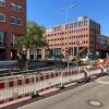 Die Gleisbauarbeiten am Kronenplatz treten in den Pfingstferien in die nächste Bauphase. Deshalb wird die Tramlinie 3 weiterhin umgeleitet. Weitere Baumaßnahmen finden ab dem 18. Mai auch auf dem Streckenabschnitt zwischen Hirtenweg/Technologiepark und Spöck statt. Die Gleisbauarbeiten am Kronenplatz treten in den Pfingstferien in die nächste Bauphase. Deshalb wird die Tramlinie 3 weiterhin umgeleitet. Weitere Baumaßnahmen finden ab dem 18. Mai auch auf dem Streckenabschnitt zwischen Hirtenweg/Technologiepark und Spöck statt.