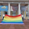 Regenbogenfahne auf Schlossturm