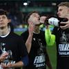 Die Arminia bejubelt den Pokaleinzug.