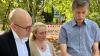 Oberbürgermeister Dirk Vogel besichtigt die Spielplatz-Baustelle mit Christina Martin und Peter Borst vom Servicemanagement der Stadt Bad Kissingen (von links).