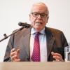 HSV-Investor Klaus-Michael Kühne will offenbar Anteile an dem Fußball-Bundesligisten HSV verkaufen.
