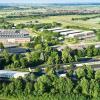 Endspurt bei den Kaufverhandlungen: Bis Sommer soll das Gelände der ehemaligen US-Kaserne Conn Barracks im Besitz von Stadt und Landkreis Schweinfurt sowie der Gemeinden Niederwerrn und Geldersheim sein. Hier soll ein 100 Hektar großer Gewerbepark entstehen.