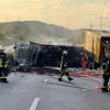 Am Dienstag stirbt auf der A8 zwischen Friedberg und Dasing ein Lastwagenfahrer. Die Tragödie löst bis in die späten Abendstunden ein Umleitungschaos aus. Am Dienstag stirbt auf der A8 zwischen Friedberg und Dasing ein Lastwagenfahrer. Die Tragödie löst bis in die späten Abendstunden ein Umleitungschaos aus.