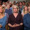 Sandrine Kiberlain (l-r) als Anne Poudoulec, Julie Delpy als Joelle Lesourd und Jean-Charles Clochet als Sebastien Lejeune in einer Szene des Films «Die Barbaren - Willkommen in der Bretagne» (undatierte Filmszene). Sandrine Kiberlain (l-r) als Anne Poudoulec, Julie Delpy als Joelle Lesourd und Jean-Charles Clochet als Sebastien Lejeune in einer Szene des Films «Die Barbaren - Willkommen in der Bretagne» (undatierte Filmszene).