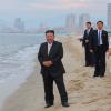 Machthaber Kim Jong Un weiht eine neue Touristenanlage an der nordkoreanischen Ostküste ein. Machthaber Kim Jong Un weiht eine neue Touristenanlage an der nordkoreanischen Ostküste ein.