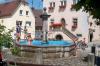 Der Auber Marktbrunnen als Freibadersatz. Für den nächsten Kirchweihboten werden noch Fotos und Geschichten rund um den Brunnen gesucht