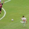 Leon Goretzka zieht präzise aus der Distanz ab und trifft zum 3:1 für die Bayern. Leon Goretzka zieht präzise aus der Distanz ab und trifft zum 3:1 für die Bayern.