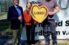 Im Bild: (von links) Hans-Peter Suckfüll (Spendenbotschafter der VR-Bank Main-Rhön), Johanna Schultheis (Filialberaterin der VR-Bank Main-Rhön) und Dirk Petzold (erster Vorsitzender des TSV Nordheim Rhön).