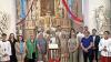 Neue Gottesdienstbeauftragte: Kristina Friesch (nach den Ministranten von links), Nicole Schlembach-Wehner, Irma Gessner (Poppenlauer); Pater Markus, Irma Gessner (Kleinwenkheim), Weihbischof Paul Reder, Pfarrer Peter Rüb, Maria Heckmann, Carolin Lieb, Katharina Ziegler, Markus Münzel, Bernhard Hopf, Steffen Reiher, Janik Veit sowie zwei weitere Ministranten.