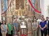 Neue Gottesdienstbeauftragte: Kristina Friesch (nach den Ministranten von links), Nicole Schlembach-Wehner, Irma Gessner (Poppenlauer); Pater Markus, Irma Gessner (Kleinwenkheim), Weihbischof Paul Reder, Pfarrer Peter Rüb, Maria Heckmann, Carolin Lieb, Katharina Ziegler, Markus Münzel, Bernhard Hopf, Steffen Reiher, Janik Veit sowie zwei weitere Ministranten.