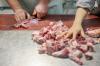 Bakteriell verunreinigtes Fleisch aus mehreren Metzgereien in Nordfrankreich hat eine Krankheitsserie mit 29 betroffenen Kindern und einem Todesfall ausgelöst. (Symbolbild)