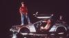 In «Zurück in die Zukunft» wird der von Michael J. Fox verkörperte Held Marty McFly - mit Hilfe eines umgebauten Sportwagens vom Typ DeLorean DMC-12 - aus dem Jahr 1985 ins Jahr 1955 katapultiert.
