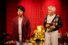 Der kariöse Zahn eines jungen Mannes ohne Papiere ist das verbindende Element  im Stück „Der Goldene Drache“. Im Bild (von links): Hieu Nguyen und Dagmar Riedinger.