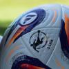 Das künftige Handwerkszeug der Schweinfurter: der offizielle Ball der 3. Liga.