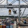 Das neue Duisburg Gateway Terminal soll eines Tages klimaneutral betrieben werden - mit Hilfe von Solarenergie und grünem Wasserstoff, der in Brennstoffzellen und Blockheizkraftwerken zum Einsatz kommt. Das neue Duisburg Gateway Terminal soll eines Tages klimaneutral betrieben werden - mit Hilfe von Solarenergie und grünem Wasserstoff, der in Brennstoffzellen und Blockheizkraftwerken zum Einsatz kommt.