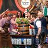 Oberbürgermeister Martin Heilig (Grüne) brachte das Kiliani Festbier-Fass der Würzburger Hofbräu mit nur einem Schlag zum laufen.